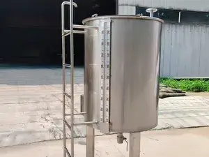 Oil storage tank